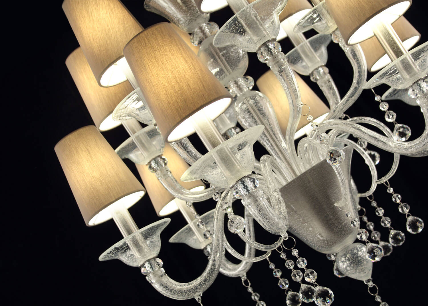 Elegant chandelier with pendants