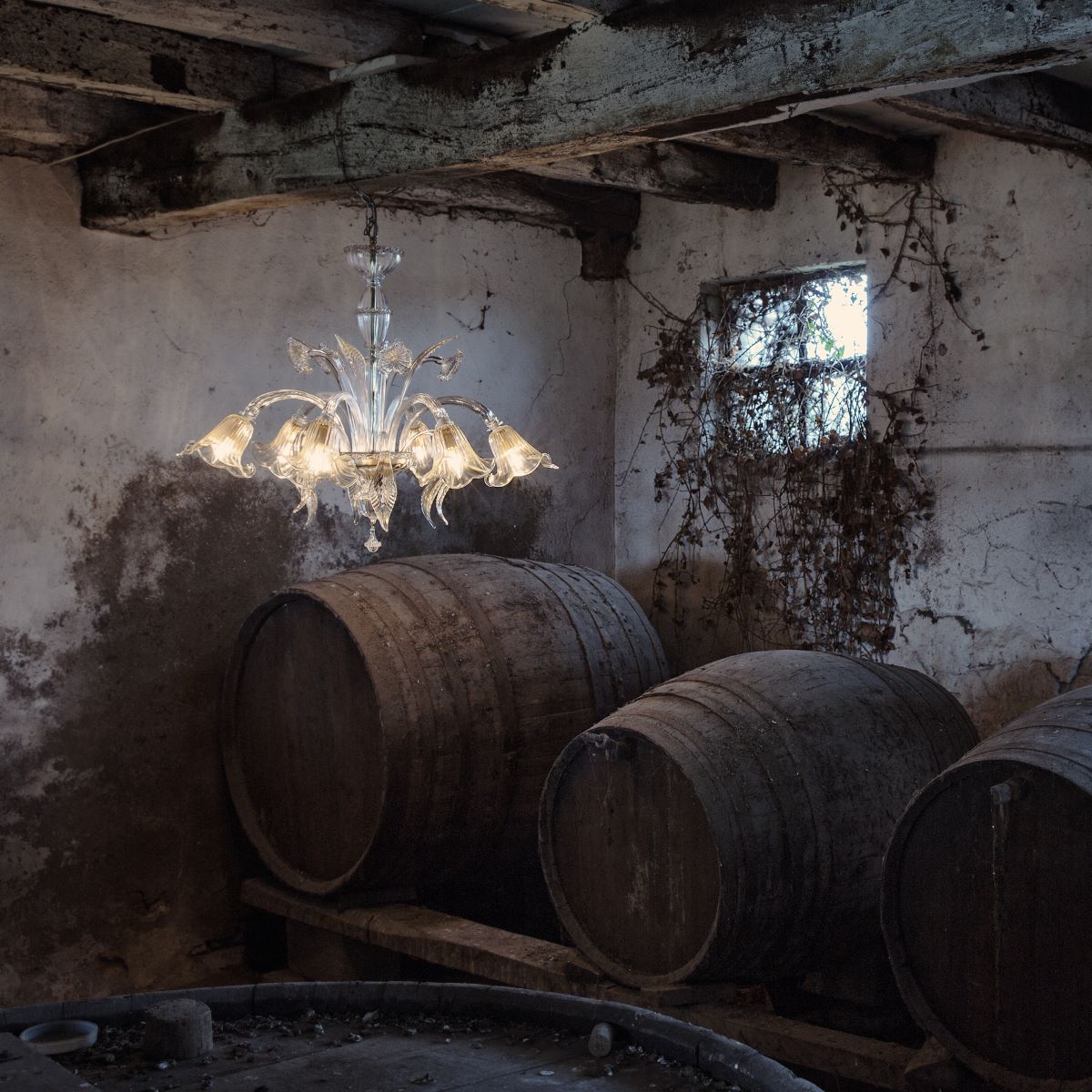 lampadario veneziano Accadueo ambientazione cantina