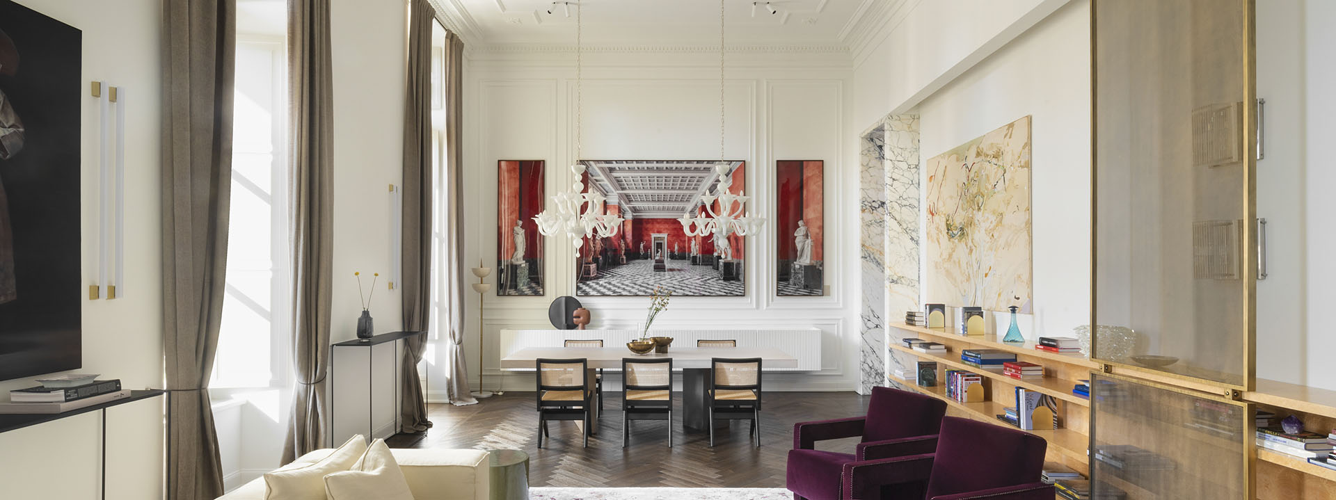 Lampadario Simplicissimus in vetro di Murano realizzato da Multiforme, installato in un appartamento a Milano progettato dallo studio Marchetti Demaria